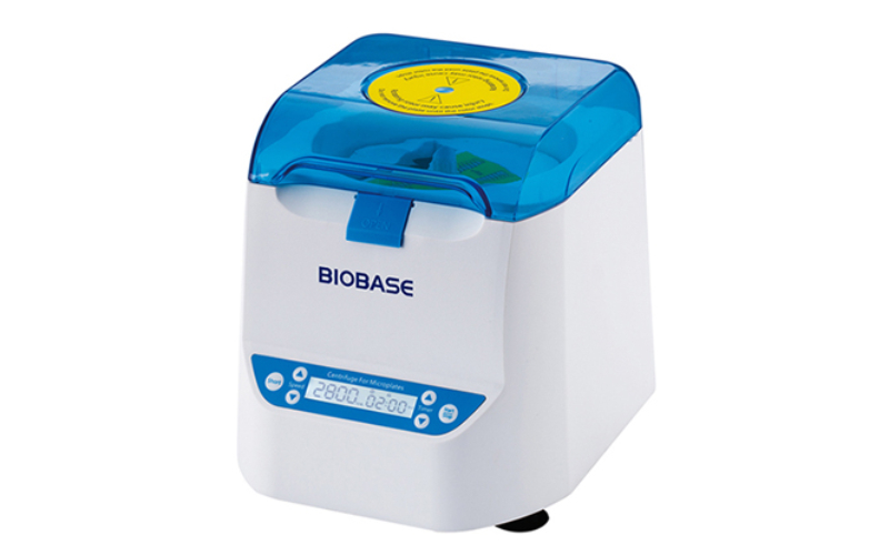 Центрифуга модели BKC-MPC2800 от Biobase, вмещает до двух ПЦР-планшетов и специально разработана для центрифугирования ПЦР-планшетов вместимостью 96 или 384 образцов, включая модели с юбкой, без юбки и с полуюбкой и способна достичь максимальной скорости 550×g в течение 10 секунд