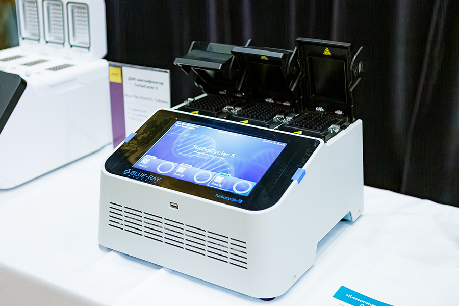 ДНК-амплификатор TurboCycler 3, градиентный, с тремя независимыми термоблоками, 48×0,2/0,1 мл (аналоги: арт. 1851148, Bio-Rad; арт. BYR6640E, арт. BYR6627E, Bioer, Китай) Blue-Ray Biotech, Тайвань