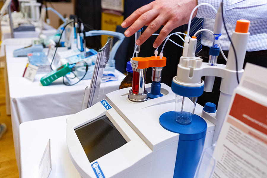 рН-метры и титратор в секции "Спектральное, электрохимическое и весовое оборудование"