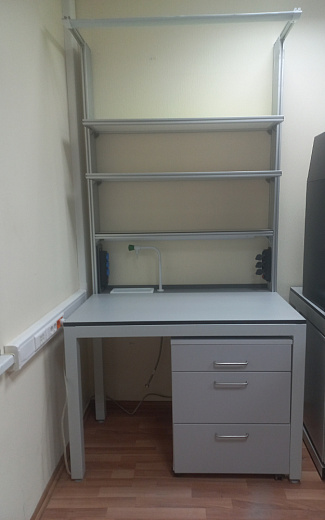 Стол лабораторный с медиа стойкой и с подкатной тумбой, 1200×750×900/2400 мм, Россия