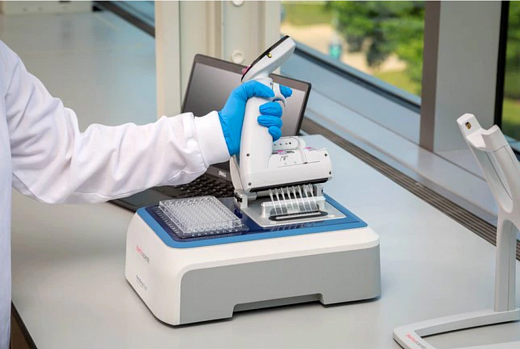 Спектрофотометр, NanoDrop 8, Thermo FS, в лаборатории