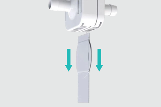 При вытягивании и отсоединении пленки обязательно тяните обе части вместе. Не тяните только за один из них